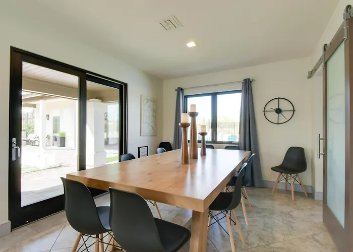 Holiday home Game Room! Luxury Group Getaway In *