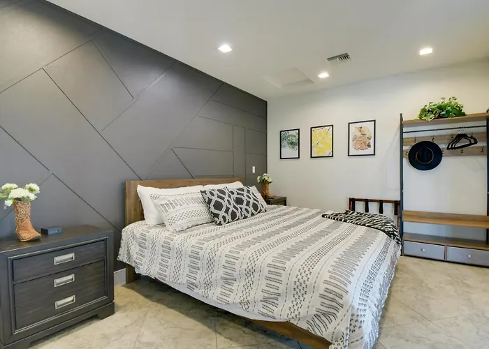 Game Room! Luxury Group Getaway In