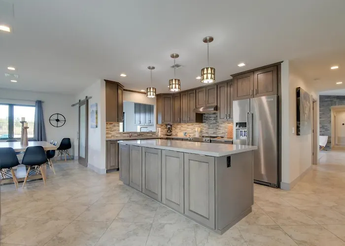 Holiday home Game Room! Luxury Group Getaway In *
