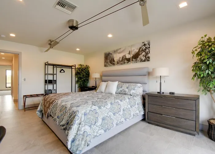 Holiday home Game Room! Luxury Group Getaway In *
