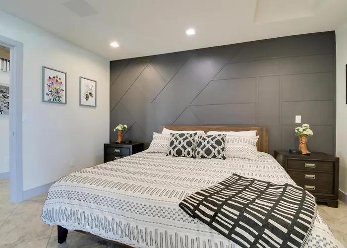 Game Room! Luxury Group Getaway In