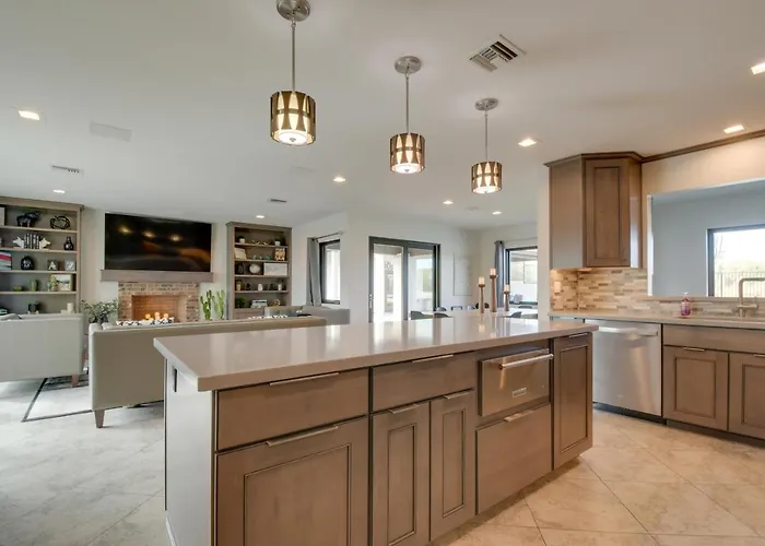 Game Room! Luxury Group Getaway In Holiday home