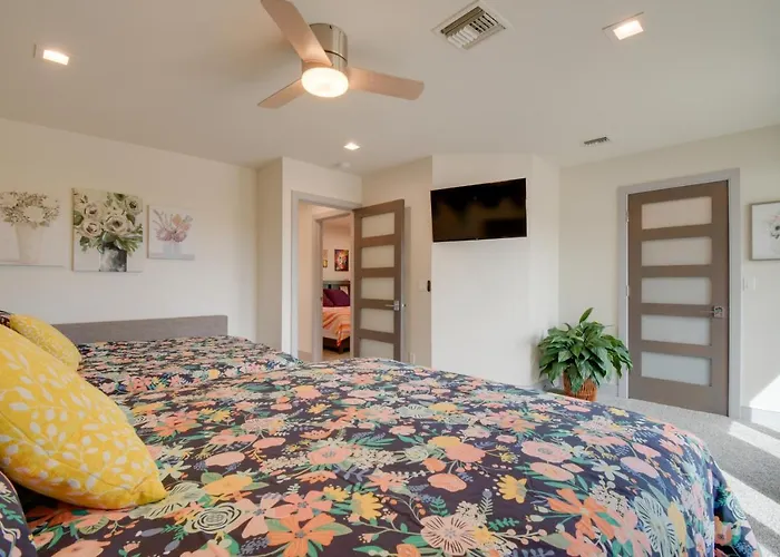 Holiday home Game Room! Luxury Group Getaway In *